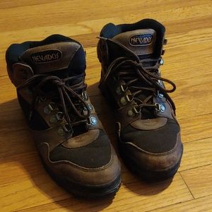 Nevados Hiking Boot size 8.5